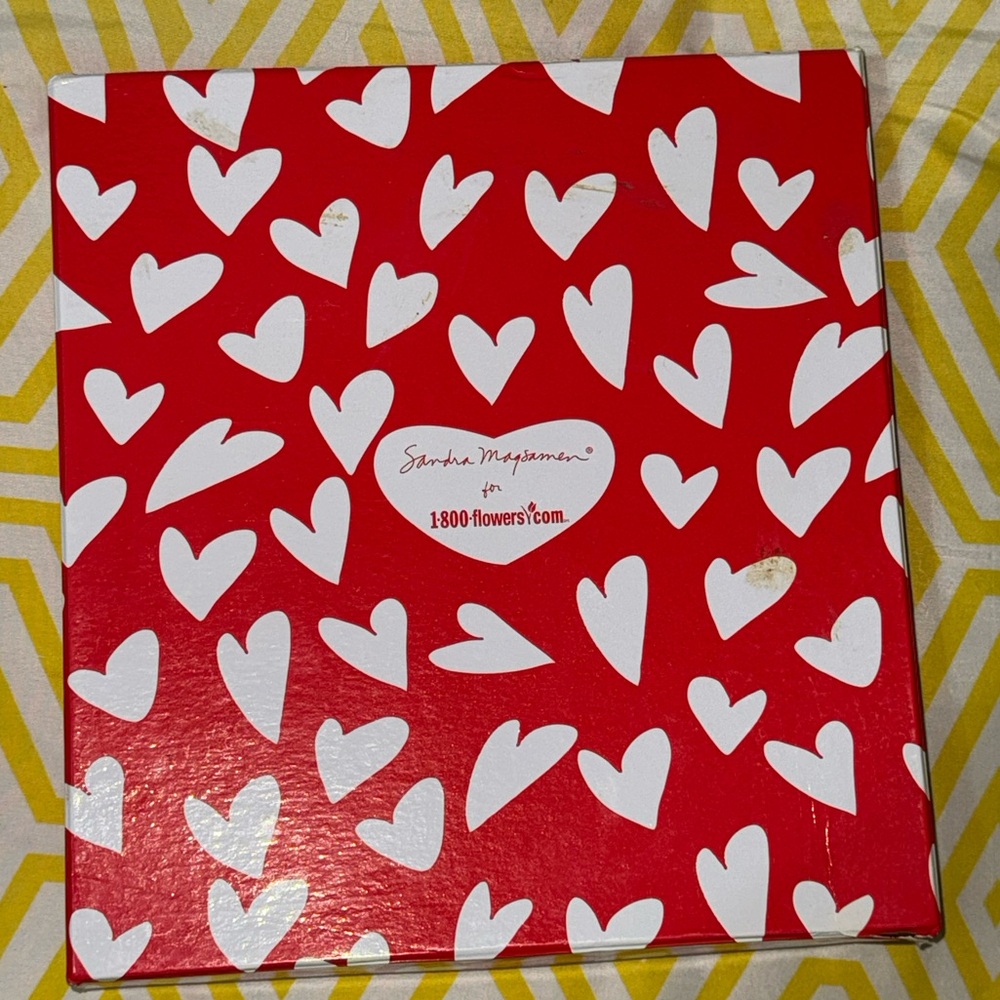 Heart Plate Ceramic Serving Dish in White and Red - Picture 2 of 3